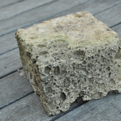 ロマリアストーン　凝灰岩